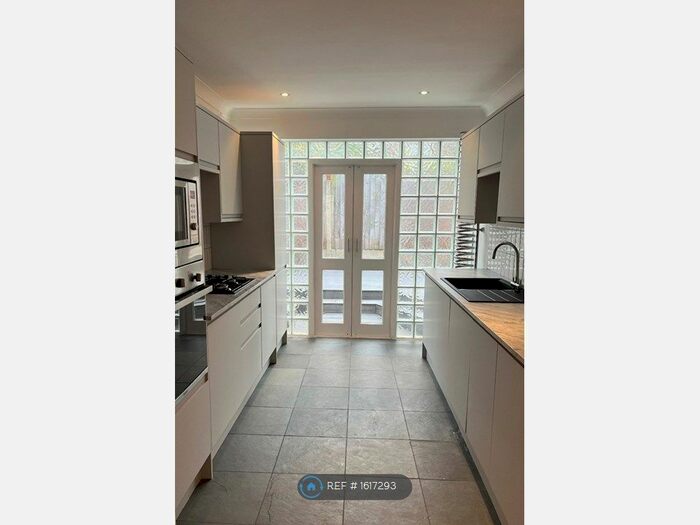 2 Bedroom Terraced House To Rent In Lyveden Road, London, SE3