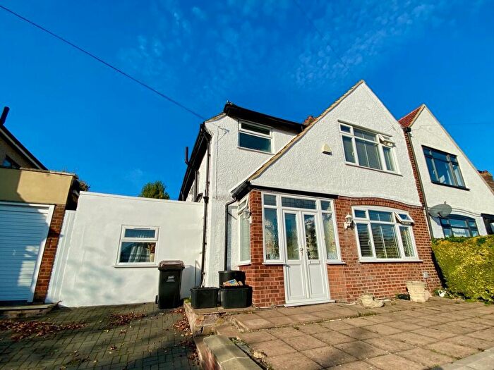 3 Bedroom Semi-Detached House For Sale In Thornton Road, Bromley, BR1