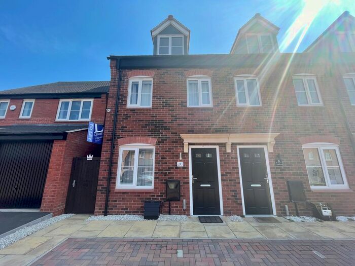 3 Bedroom Semi-Detached House To Rent In Embleton Way, Chellaston, Derby, DE73