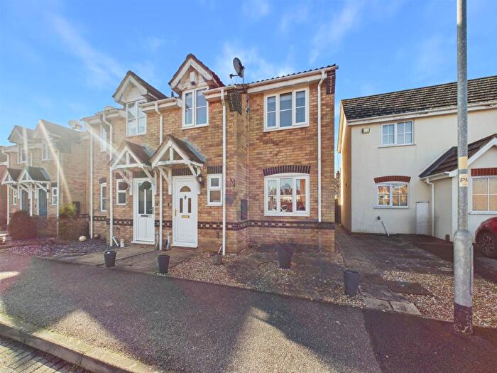 3 Bedroom End Of Terrace House For Sale In Graye Drive, Louth, LN11