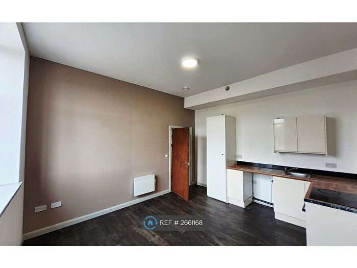 1 Bedroom Flat To Rent In Drake Street, Rochdale, OL16