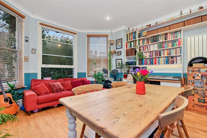 3 Bedroom Flat For Sale In Fordwych Road, London, NW2