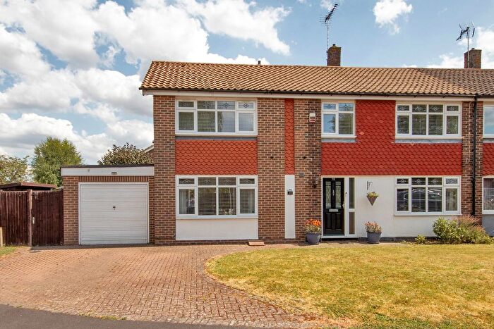 4 Bedroom Semi Detached House For Sale In Cheyne Walk, Meopham, Gravesend, DA13