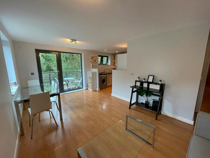 2 Bedroom Flat To Rent In Woodin's Way, Oxford, OX1