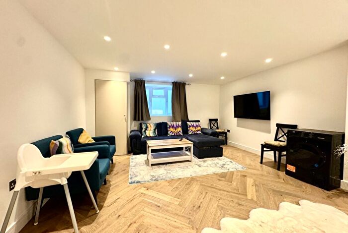 1 Bedroom Flat To Rent In Boscombe Road, London, W12