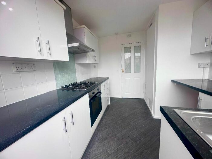 2 Bedroom Flat To Rent In Hawkinge Walk, Orpington, Kent, BR5
