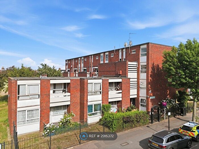 2 Bedroom Flat To Rent In Priory Court, London, E9