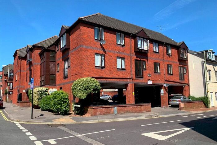 1 Bedroom Flat To Rent In Birchett Road, Aldershot GU11
