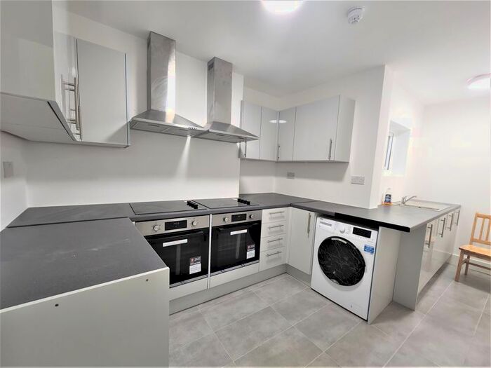 Property To Rent In Queens Parade, Green Lanes, London, N8