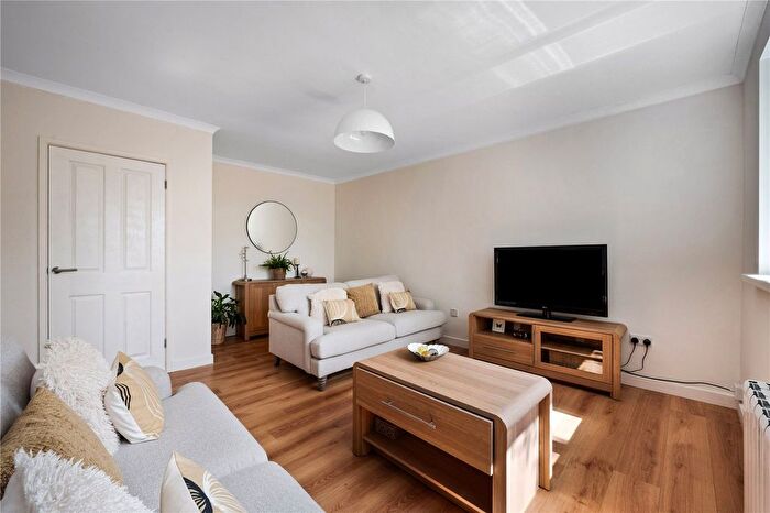 2 Bedroom Maisonette For Sale In South Road, Northfield, Birmingham, West Midlands, B31
