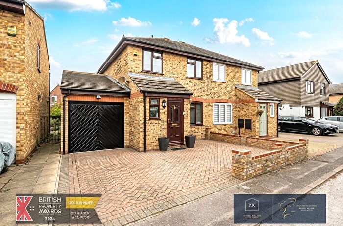 3 Bedroom Semi-Detached House For Sale In Blair Way, Eynesbury, St. Neots, PE19