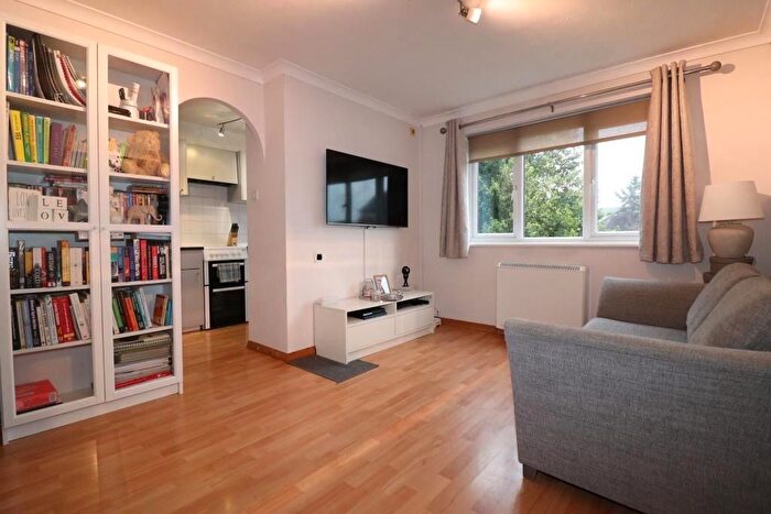 1 Bedroom Flat To Rent In Parsonage Road, West Thurrock, RM20