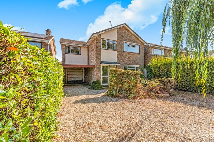 4 Bedroom Detached House For Sale In Witney Road, Ducklington, OX29