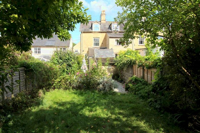 3 Bedroom Detached House To Rent In The Leys, Chipping Norton, OX7