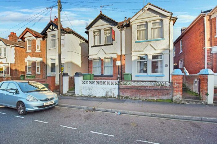 4 Bedroom Semi-Detached House To Rent In Newcombe Road, Southampton, SO15