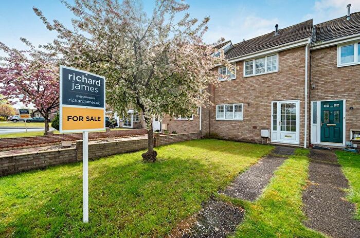 3 Bedroom Terraced House For Sale In Merlin Way, Covingham, Swindon, SN3