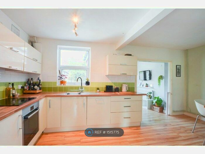 3 Bedroom Semi-Detached House To Rent In Bramcote Road, Wigston, LE18