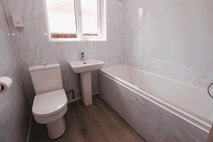 3 Bedroom Bungalow For Sale In Highfield Road, Corfe Mullen, Wimborne, Dorset, BH21 - Photo 8