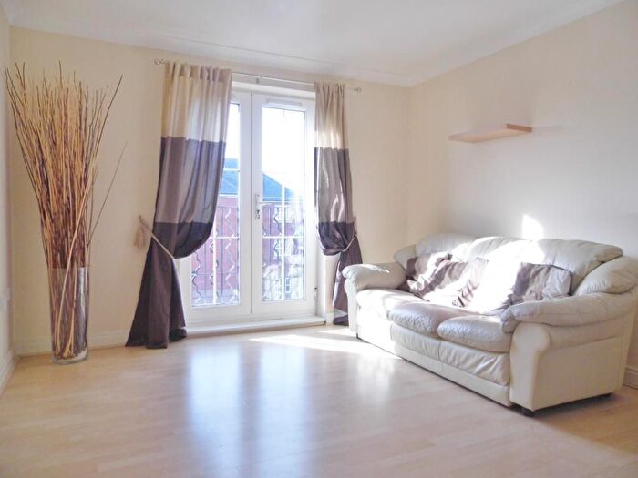 2 Bedroom Flat To Rent In Shillingford Close, Mill Hill East, London, NW7