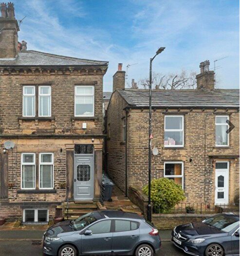 3 Bedroom Semi-Detached House For Sale In Market Street, Bradford, BD13