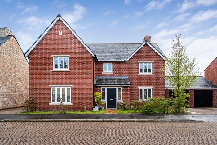 5 Bedroom House For Sale In Chesterton, OX26