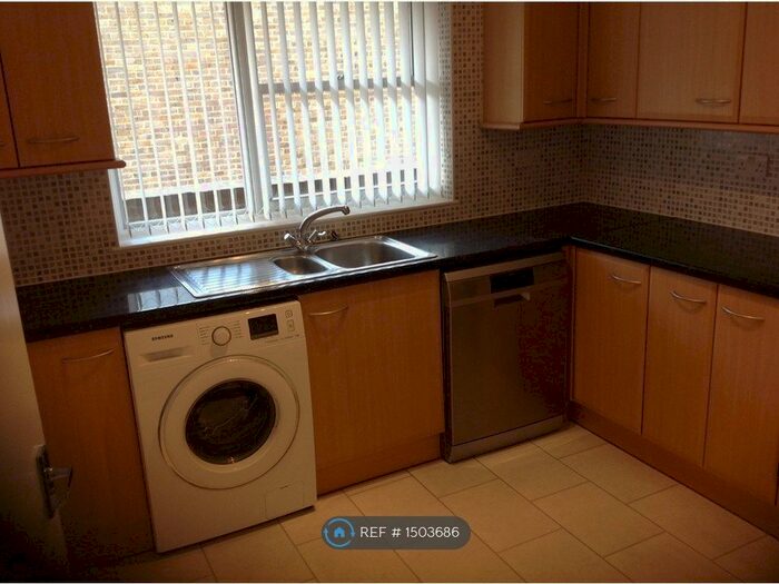 3 Bedroom Flat To Rent In St. Marys Walk, Maidenhead, SL6