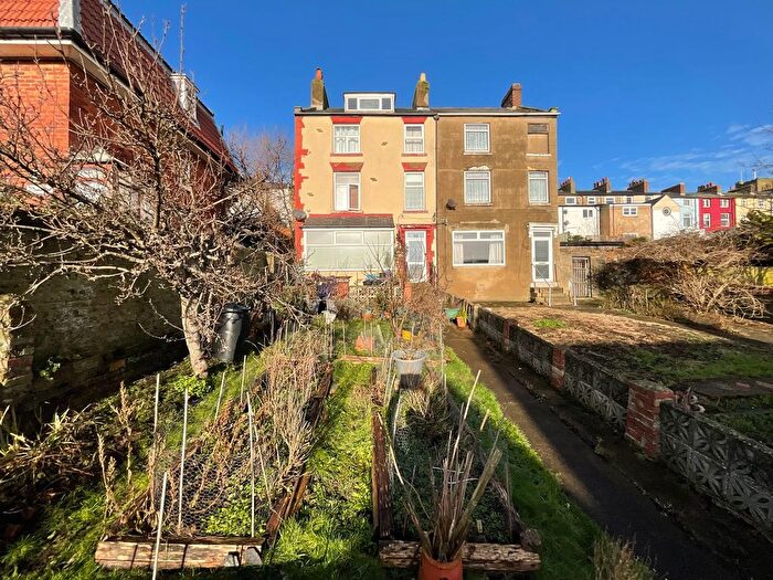 5 Bedroom Semi Detached House For Sale In Longwestgate, Scarborough, YO11