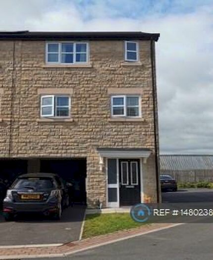 3 Bedroom End Of Terrace House To Rent In Lady Royd Close, Bradford, BD8