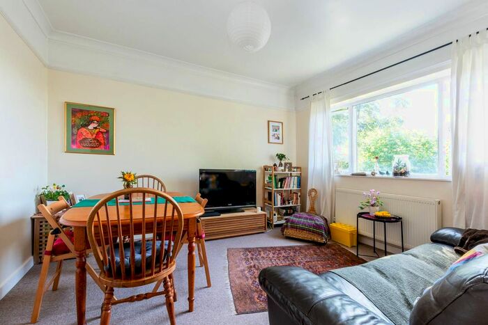 2 Bedroom Flat To Rent In Worple Road, Wimbledon, London, SW20