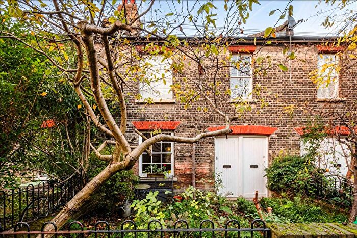 1 Bedroom Flat For Sale In Deal Street, Spitalfields, London, E1