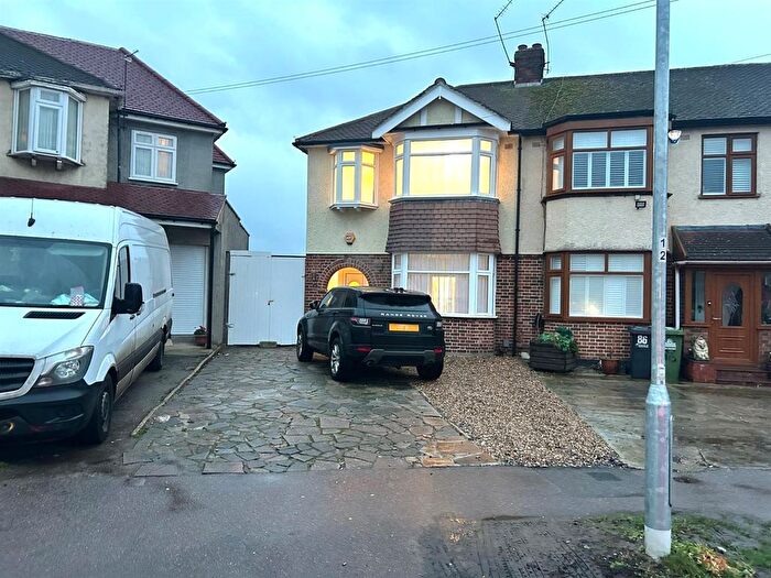 3 Bedroom Property To Rent In Raglan Avenue, Waltham Cross, EN8