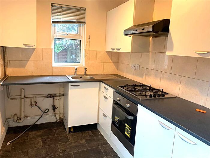 3 Bedroom House To Rent In Ekowe Street, Nottingham, NG7
