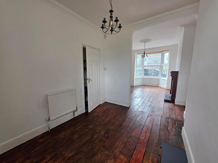 3 Bedroom Semi-Detached House For Sale In Victoria Road, Warley, Brentwood, CM14