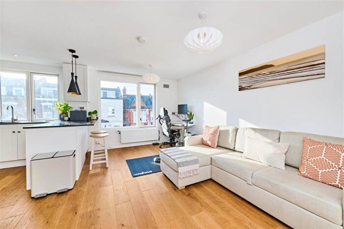 1 Bedroom Flat To Rent In Ramsden Road, SW12