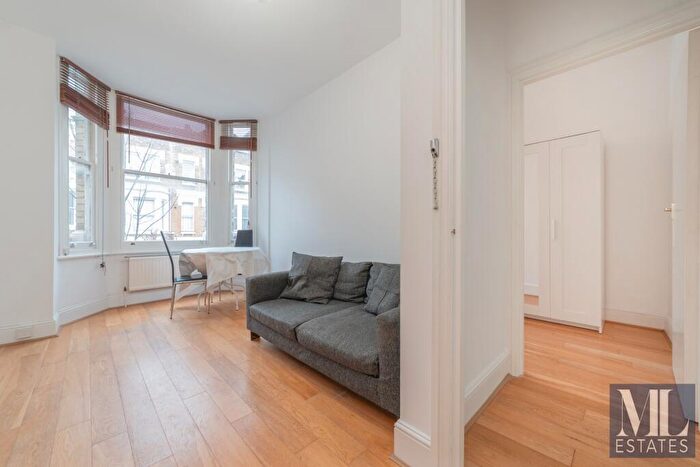 2 Bedroom Flat To Rent In Gascony Avenue, West Hampstead, NW6