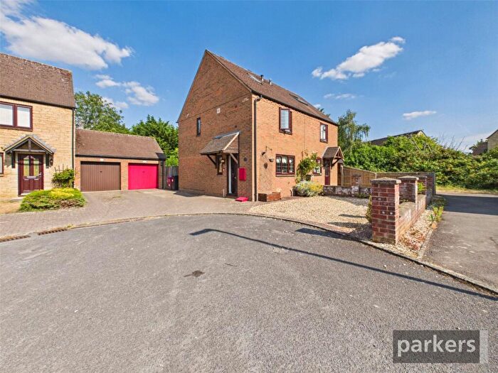 3 Bedroom Semi-Detached House For Sale In Painswick Close, Witney, Oxfordshire, OX28