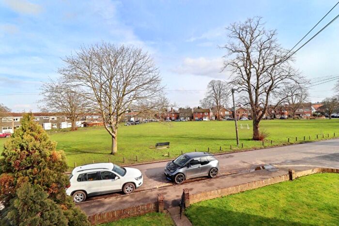 2 Bedroom Flat To Rent In Burhill Road, Walton-On-Thames, Surrey, KT12