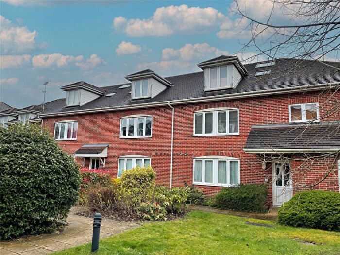 3 Bedroom Flat To Rent In Kings Gate, Gordon Road, RH16