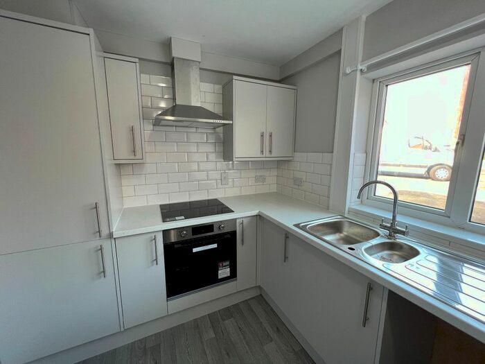 3 Bedroom Semi-Detached House To Rent In Ashdown Place, Scawthorpe, Doncaster, DN5