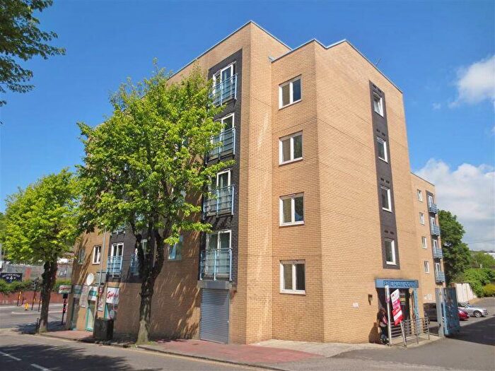 2 Bedroom Flat To Rent In Coombe Road, Brighton, BN2