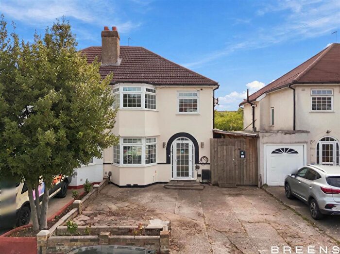 3 Bedroom Semi-Detached House For Sale In Osborne Road, Enfield, EN3