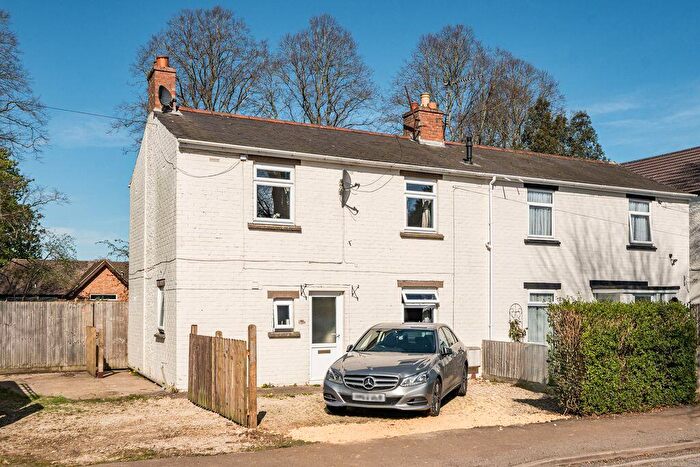 3 Bedroom Semi Detached House For Sale In Easington Road, Banbury, OX16