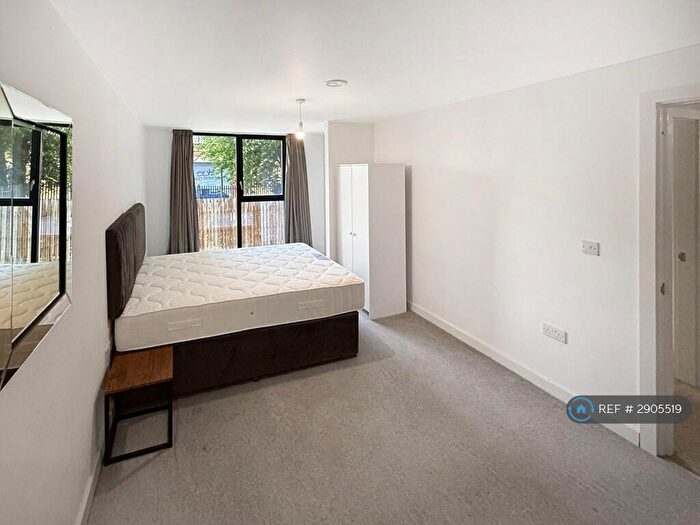 2 Bedroom Flat To Rent In Lydia Ann St, Liverpool, L1