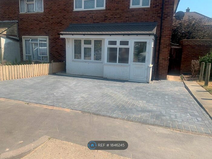 3 Bedroom Semi-Detached House To Rent In Blyth Avenue, Southend-On-Sea, SS3