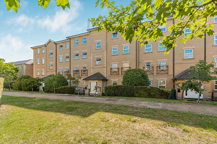 2 Bedroom Flat For Sale In Radcliffe House, St Georges Manor, OX4