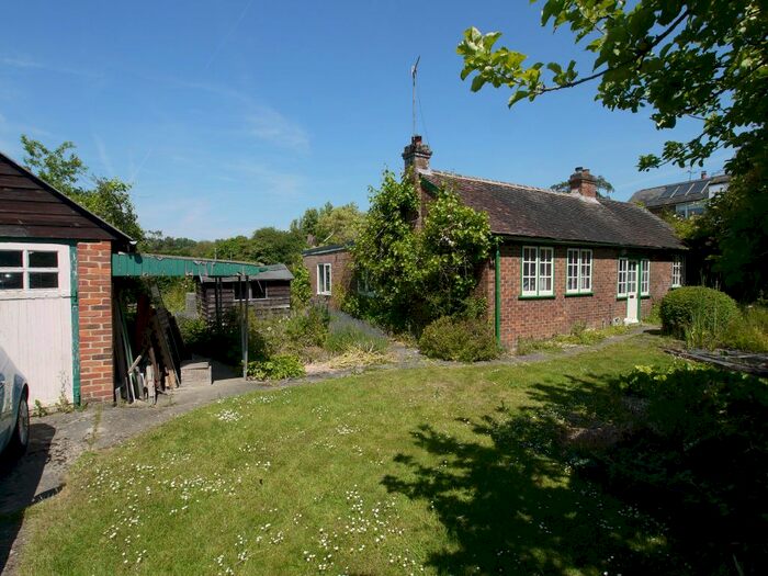 3 Bedroom Bungalow For Sale In Lower Green, Leigh, Tonbridge, TN11