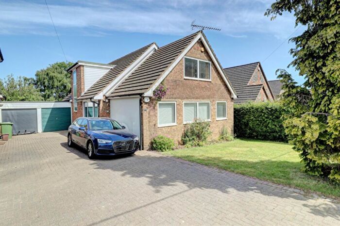 4 Bedroom Bungalow For Sale In Brimmers Hill, Widmer End, High Wycombe, Buckinghamshire, HP15