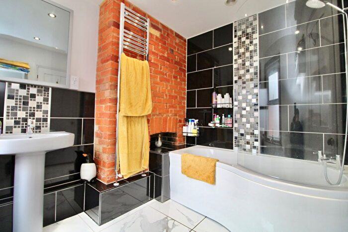 1 Bedroom Flat For Sale In South Street, Pennington, Lymington, SO41