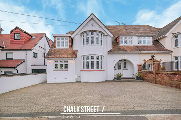 4 Bedroom Semi Detached House For Sale In Mavis Grove, Hornchurch, RM12