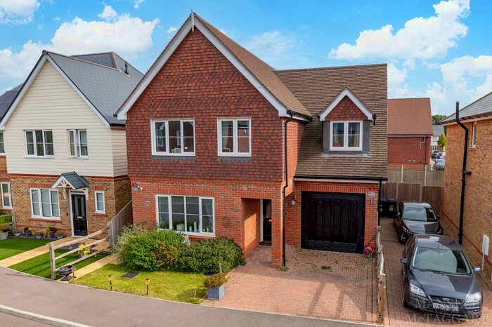 4 Bedroom Detached House For Sale In Foresters Way, Pease Pottage, RH11